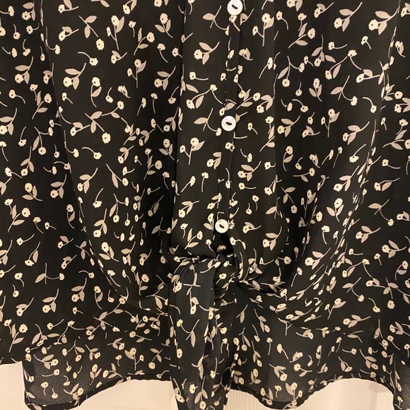 WEST KEI TIE FRONT BLOUSE - Picture 2 of 5